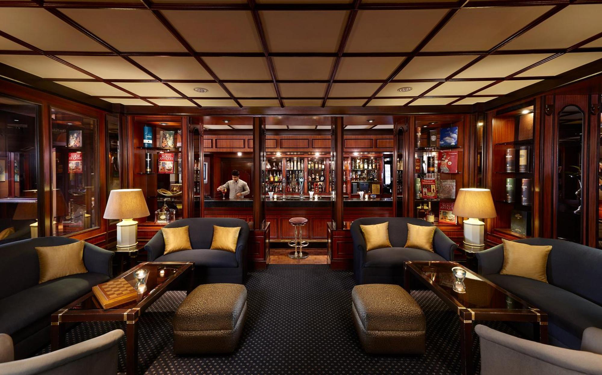 Cinnamon Lakeside Colombo Ngoại thất bức ảnh The bar at the St. Regis