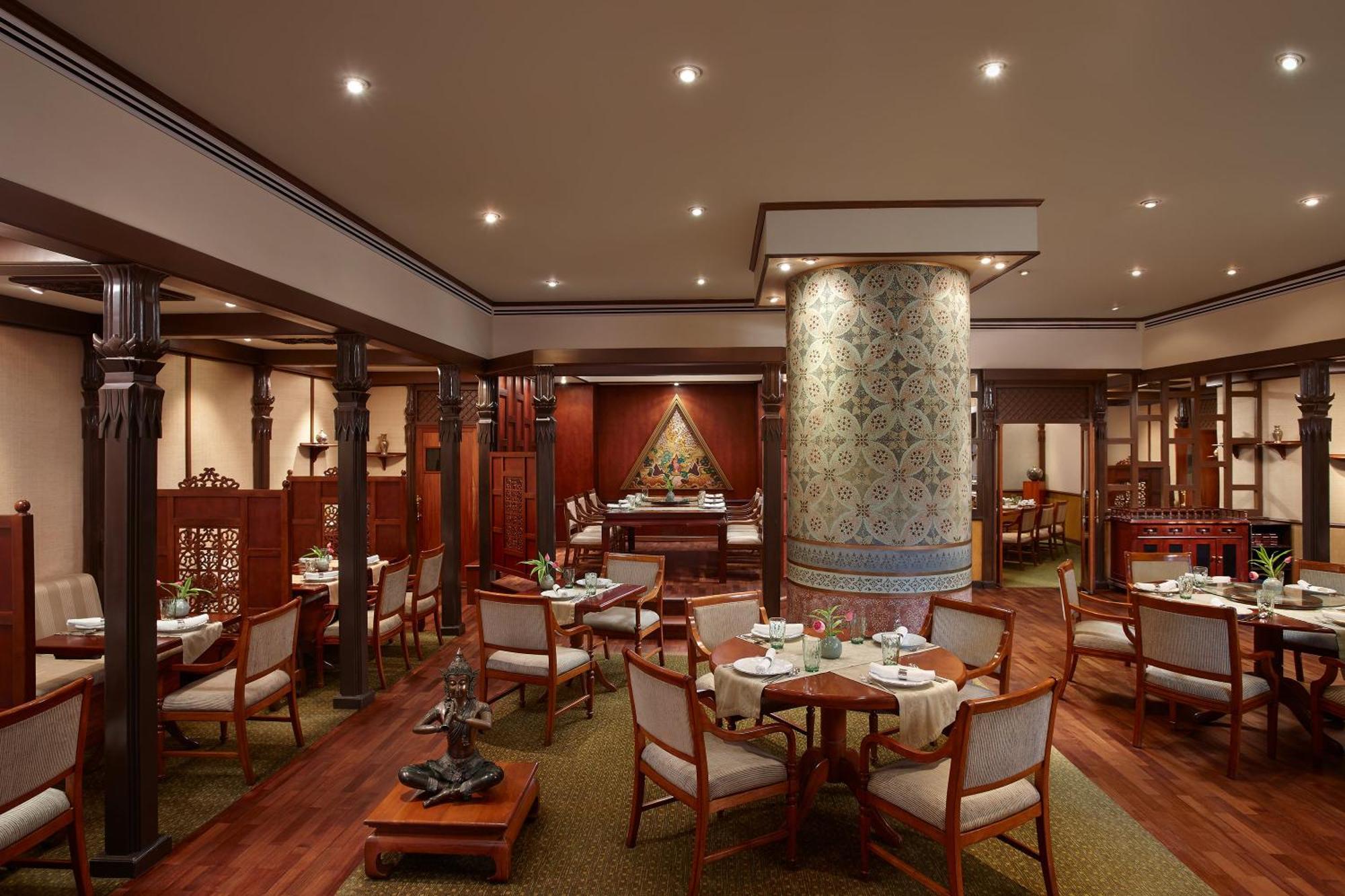Cinnamon Lakeside Colombo Ngoại thất bức ảnh The interior of the restaurant