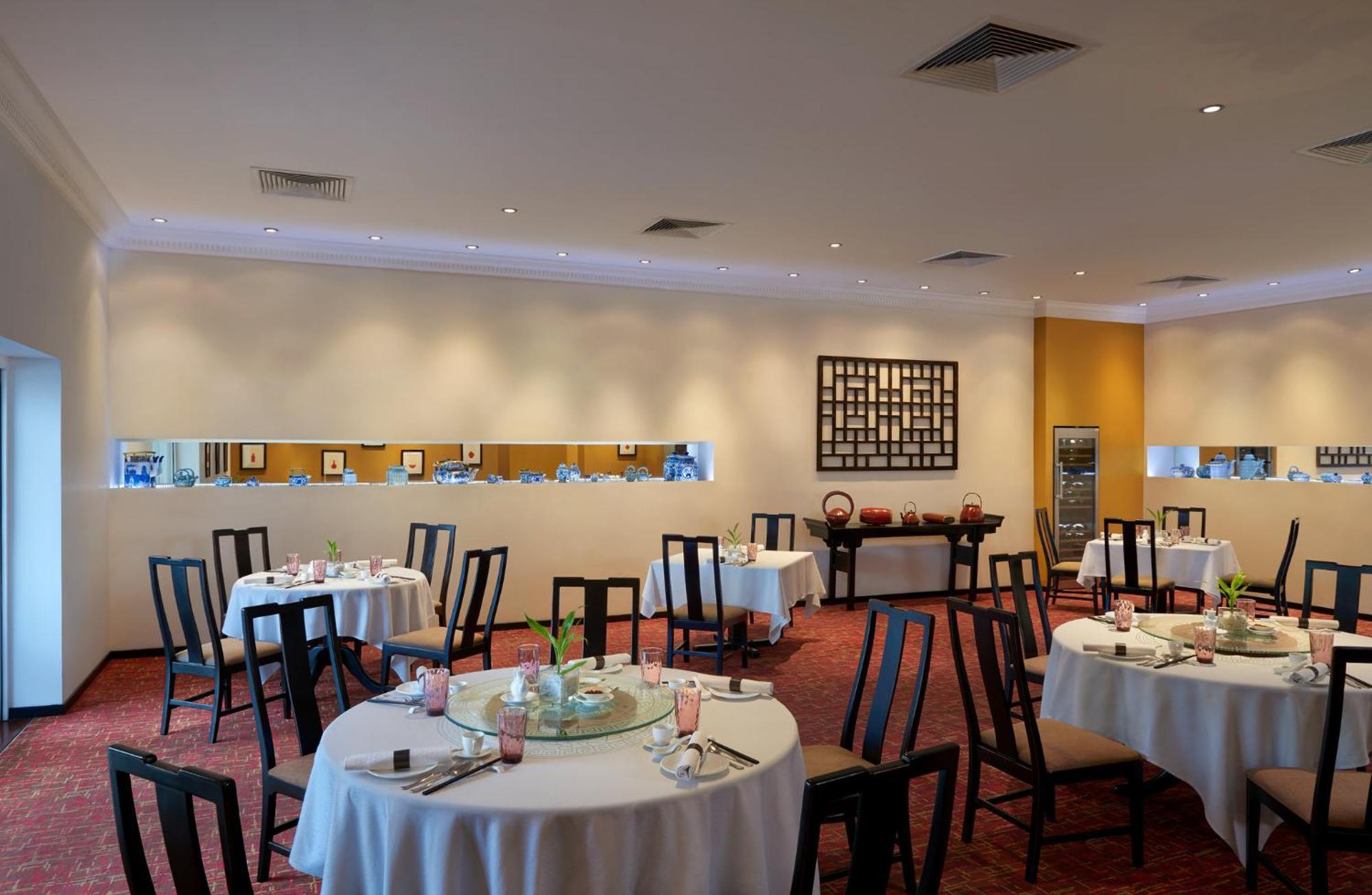 Cinnamon Lakeside Colombo Ngoại thất bức ảnh Interior of the restaurant
