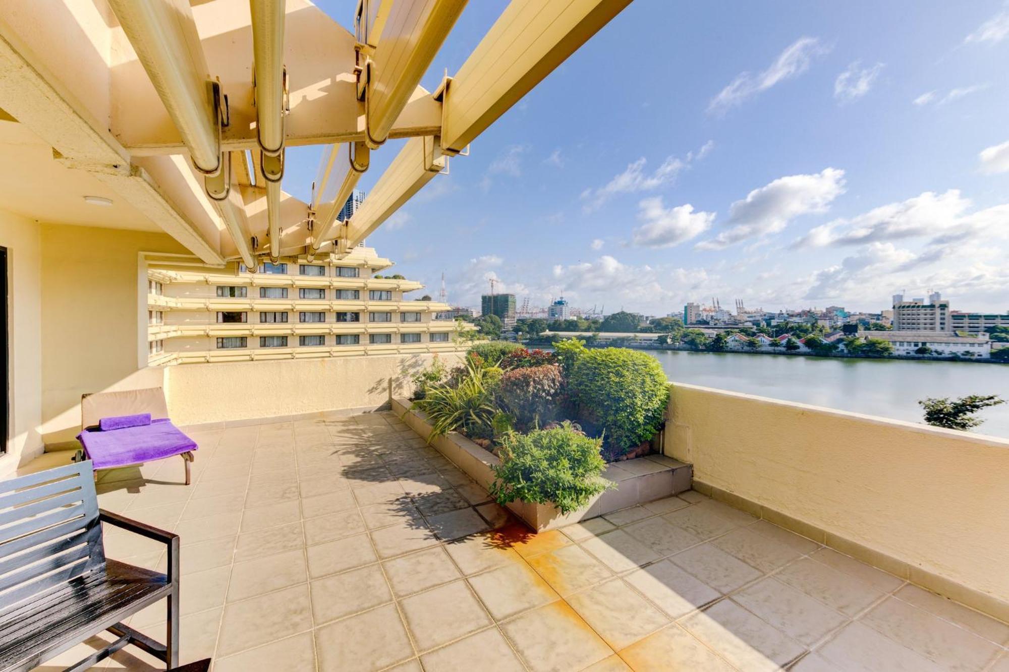 Cinnamon Lakeside Colombo Ngoại thất bức ảnh The River Terrace