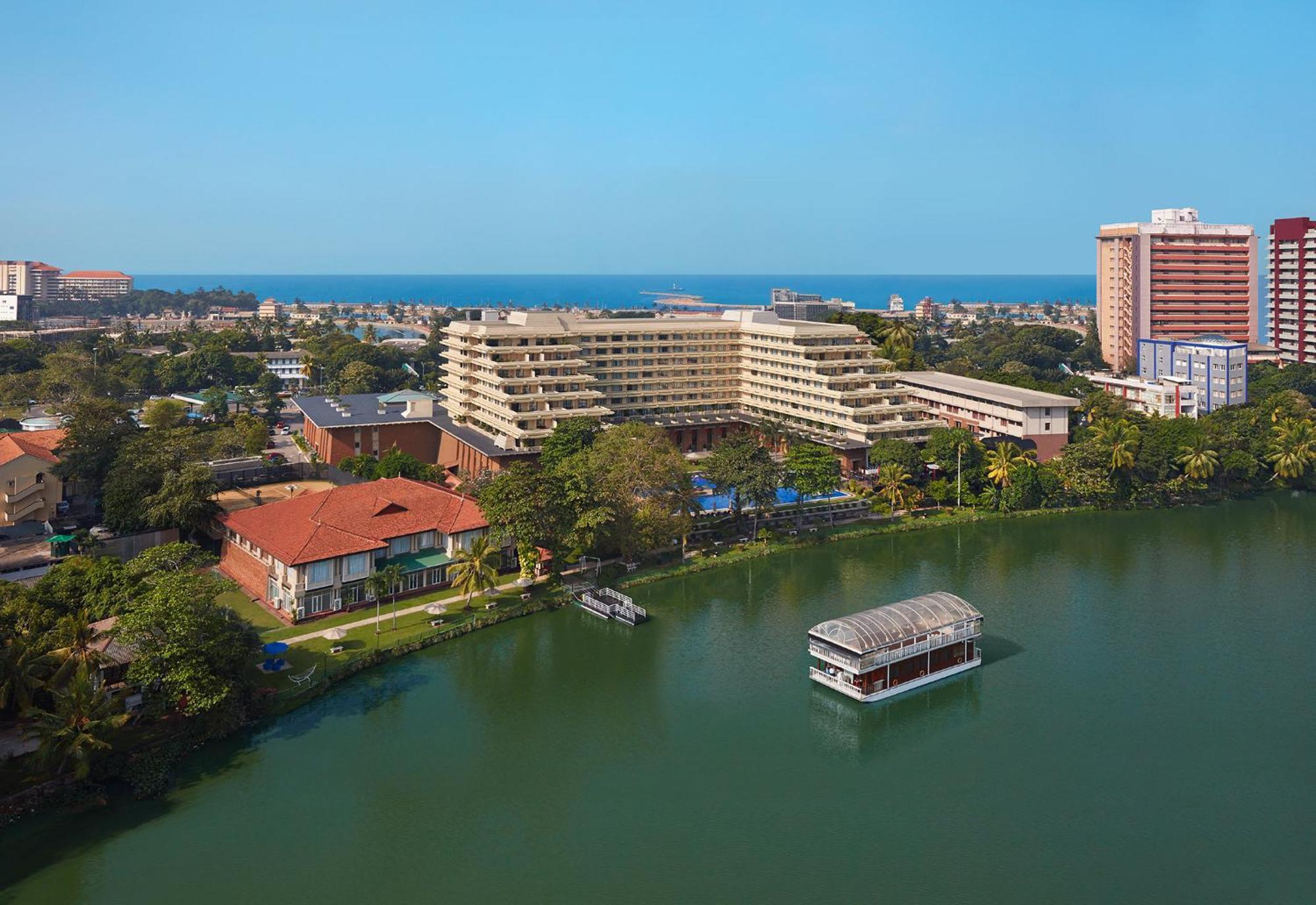 Cinnamon Lakeside Colombo Ngoại thất bức ảnh Aerial view of the hotel