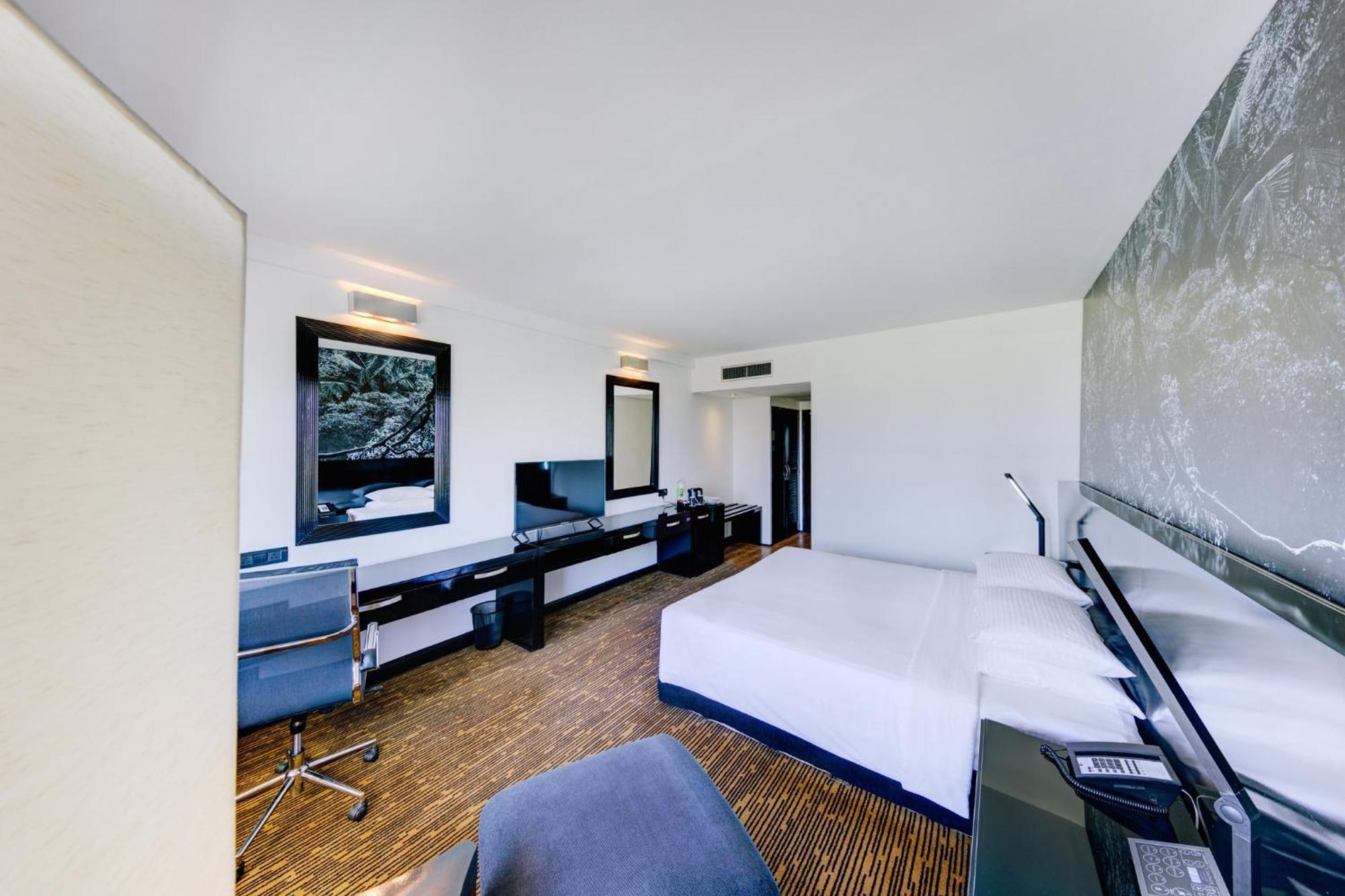 Cinnamon Lakeside Colombo Ngoại thất bức ảnh A room at the hotel
