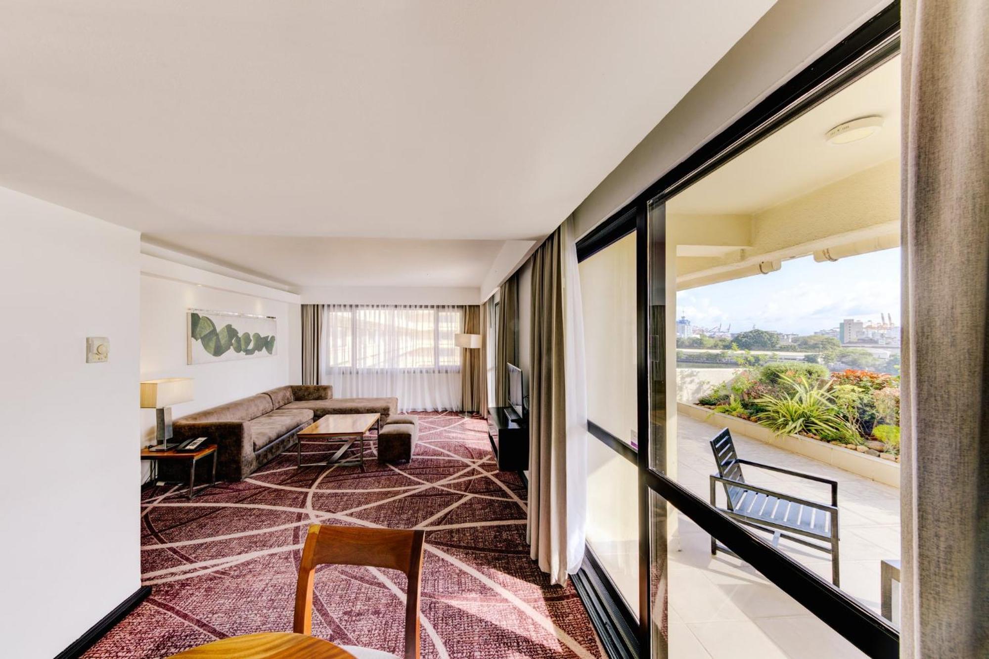 Cinnamon Lakeside Colombo Ngoại thất bức ảnh A suite at the Hilton San Francisco