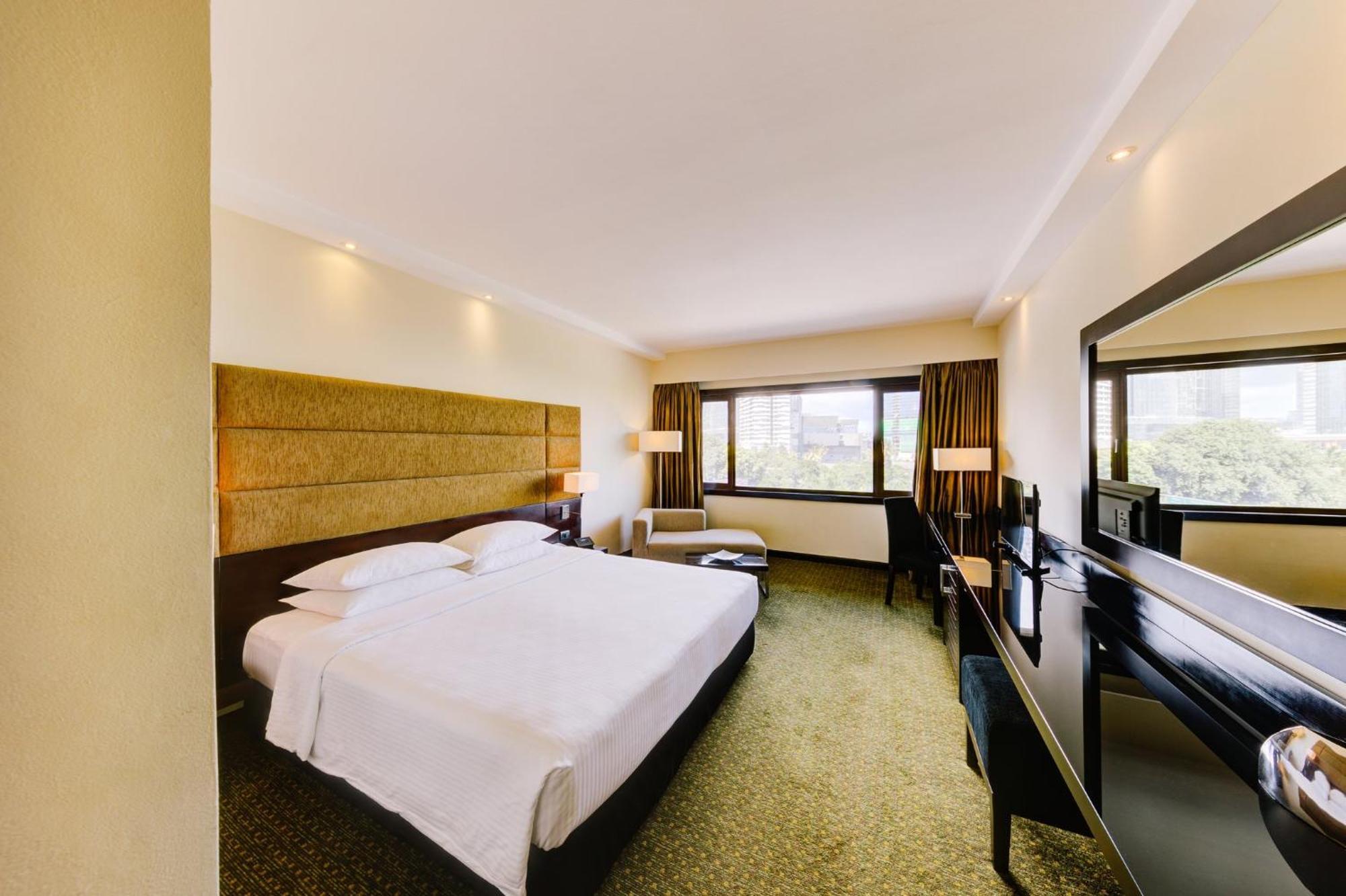 Cinnamon Lakeside Colombo Ngoại thất bức ảnh A room at the hotel